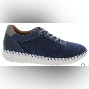 EUC BIZA Revolve navy sneakers,size 41,lace up,soft felt upper w/leather trim